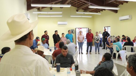 Buscan mayor coordinación entre síndicos y comisarios en Rosario, Sinaloa, alcaldesa encabeza encuentro