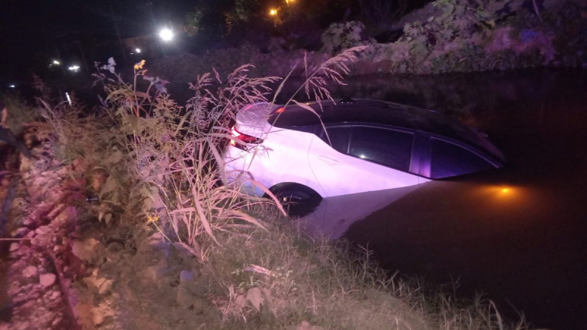 aldair termina en un canal tras perder el control de su vehículo en guasave