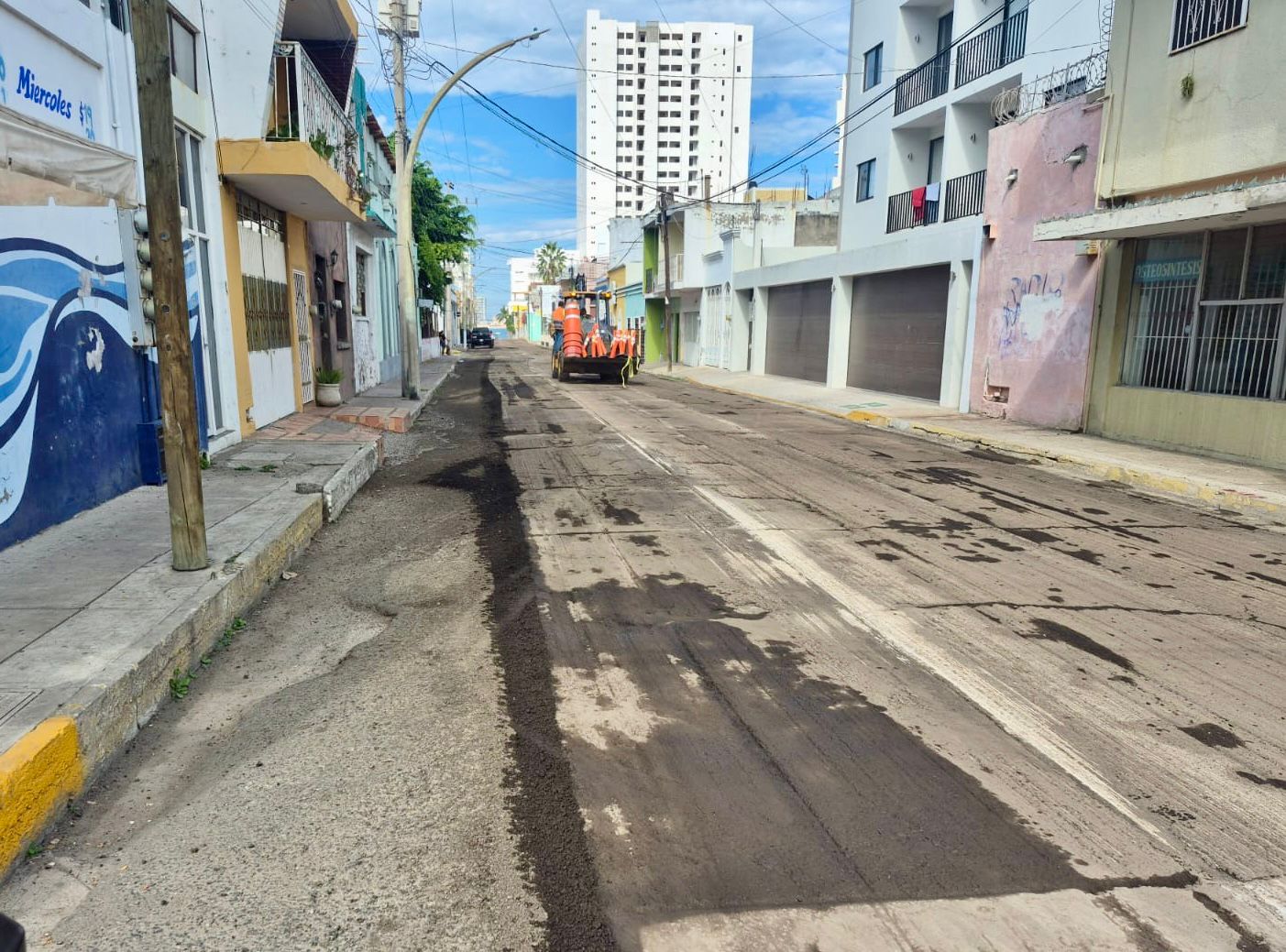 alertan a la poblacion por el centro de algunas calles en el centro de mazatlan