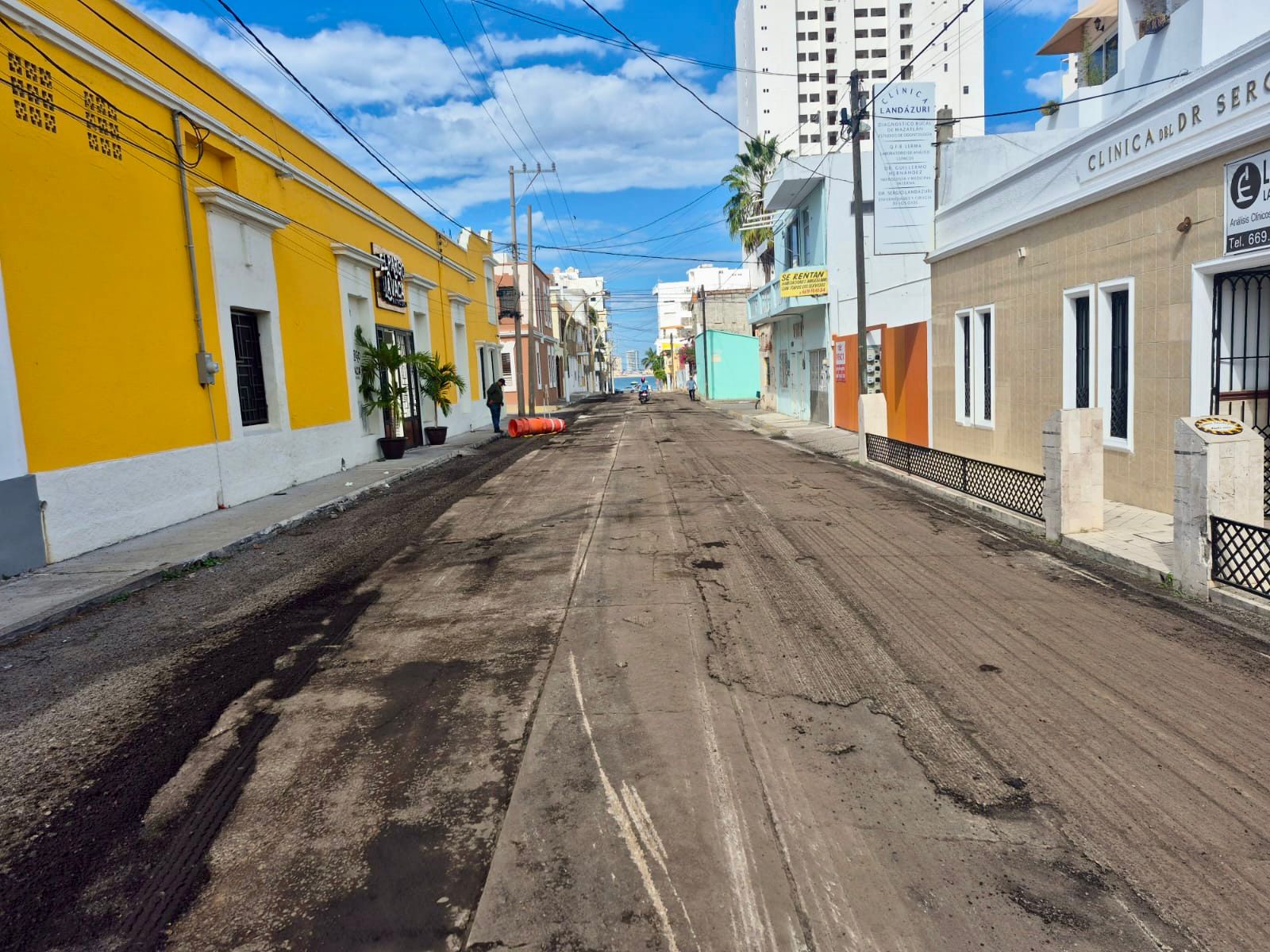 alertan a la poblacion por el centro de algunas calles en el centro de mazatlan