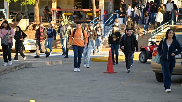 Alrededor de 170 mil estudiantes regresaron a las aulas para el arranque del segundo semestre en la UAS
