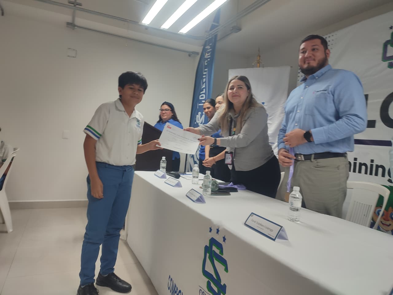 Alumnos del Colegio SAM reciben reconocimiento de TOEFL
