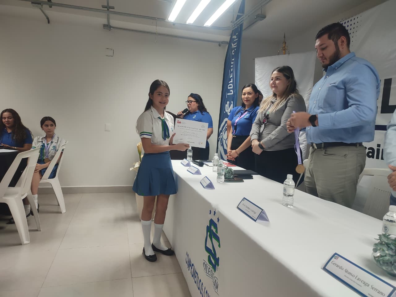 Alumnos del Colegio SAM reciben reconocimiento de TOEFL