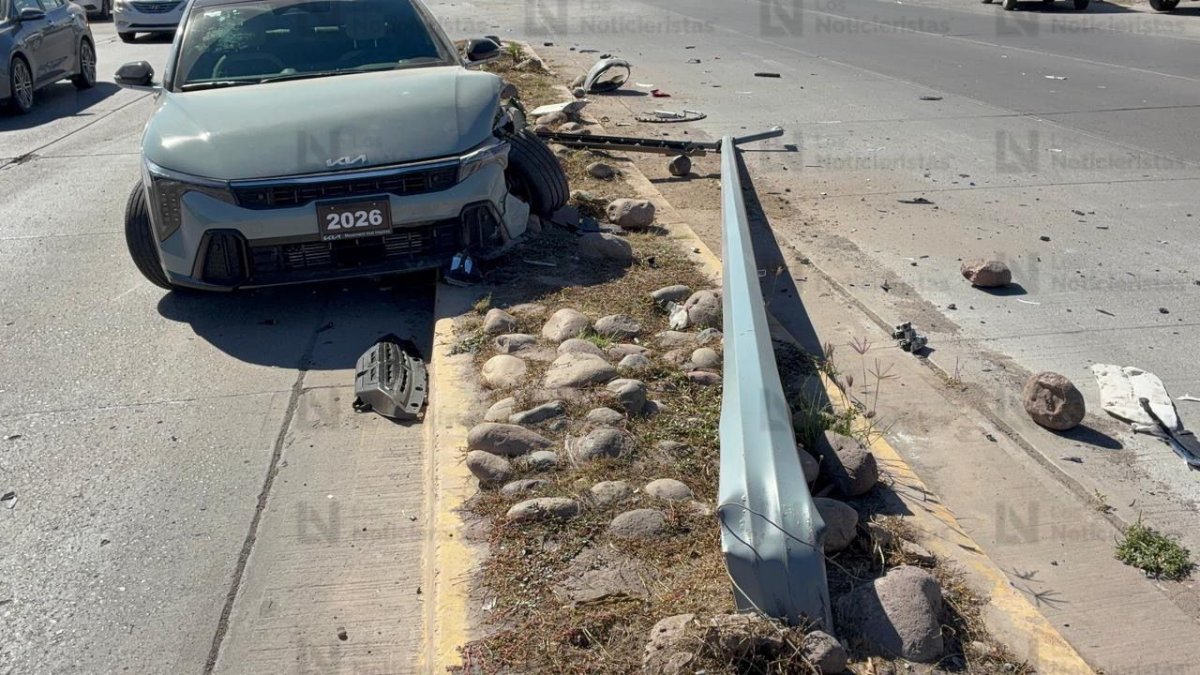 aparatoso accidente entre dos vehiculos en los mochis sinaloa