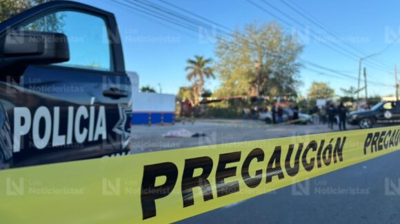 Cubierto con una cobija y un ‘narcomensaje’ localizan ejecutado a balazos a un joven en Bellavista, Culiacán