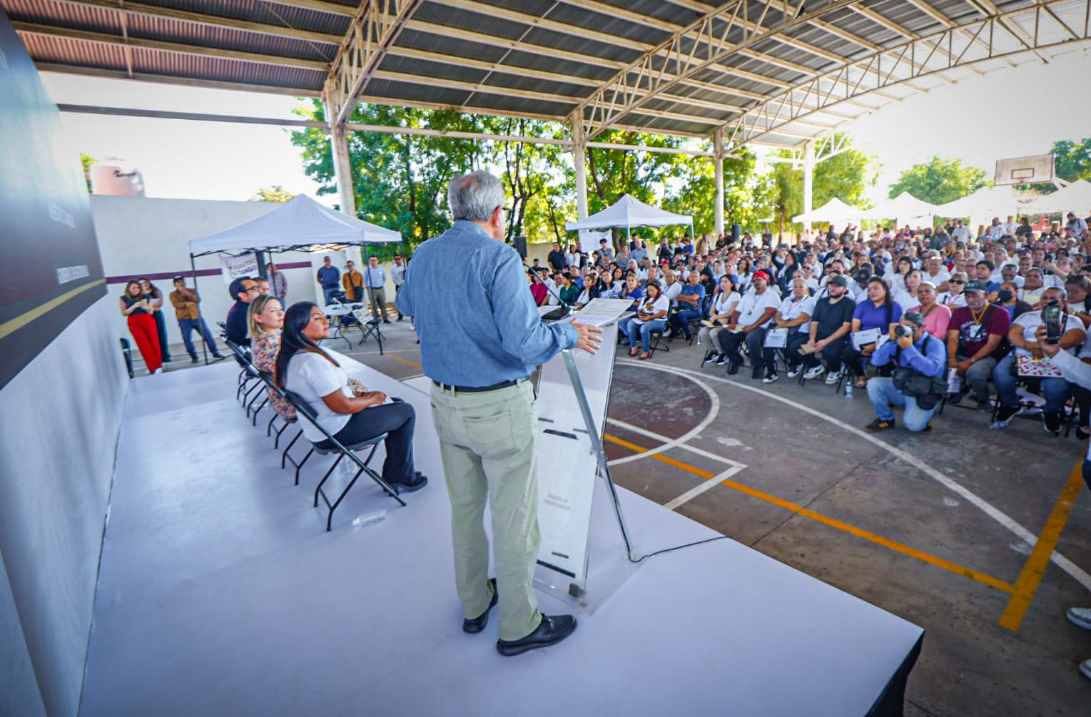 Entregan Rocha y Gámez Mendívil 900 apoyos para pequeños comerciantes