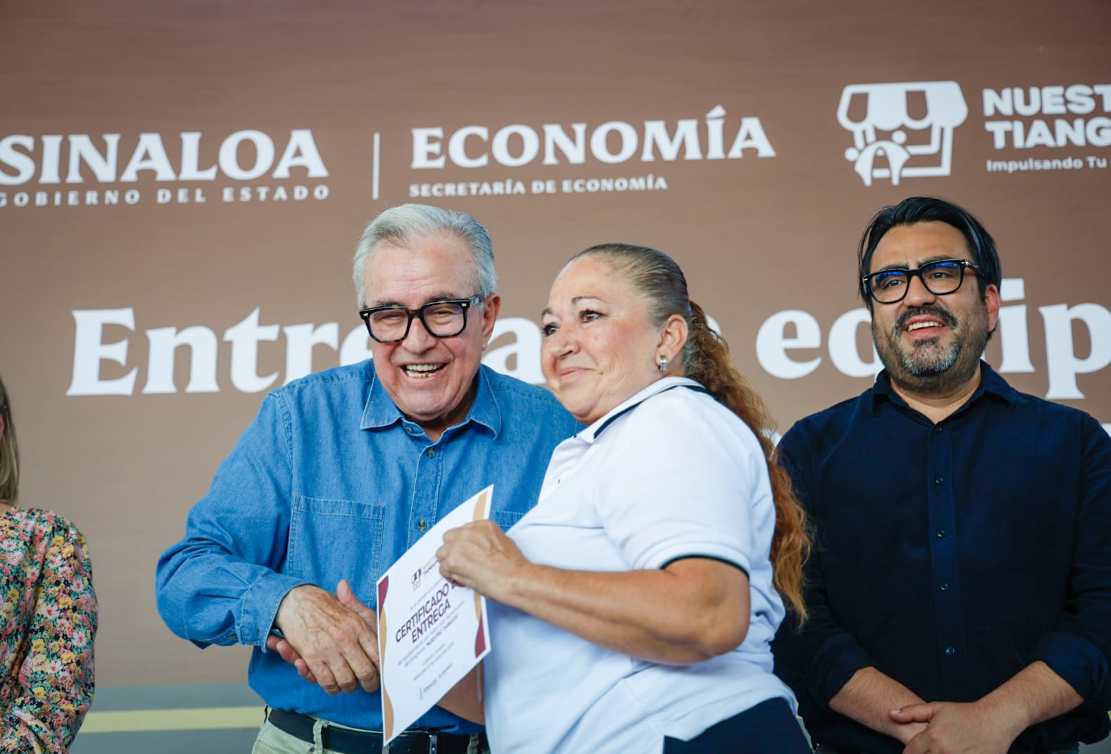 Entregan Rocha y Gámez Mendívil 900 apoyos para pequeños comerciantes