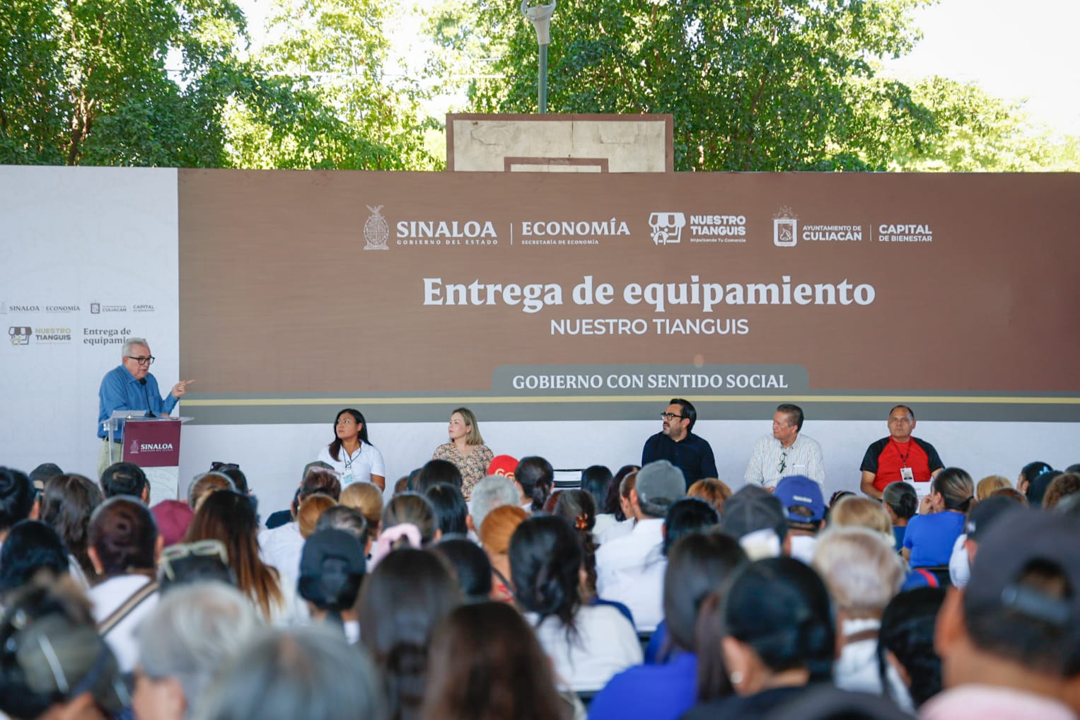 Entregan Rocha y Gámez Mendívil 900 apoyos para pequeños comerciantes