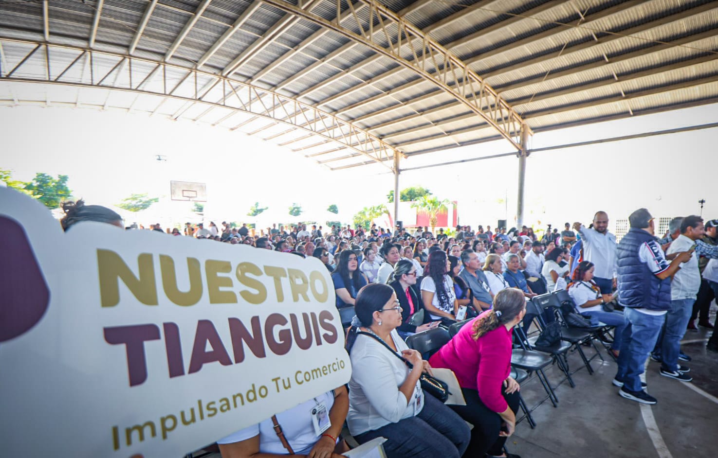 Entregan Rocha y Gámez Mendívil 900 apoyos para pequeños comerciantes