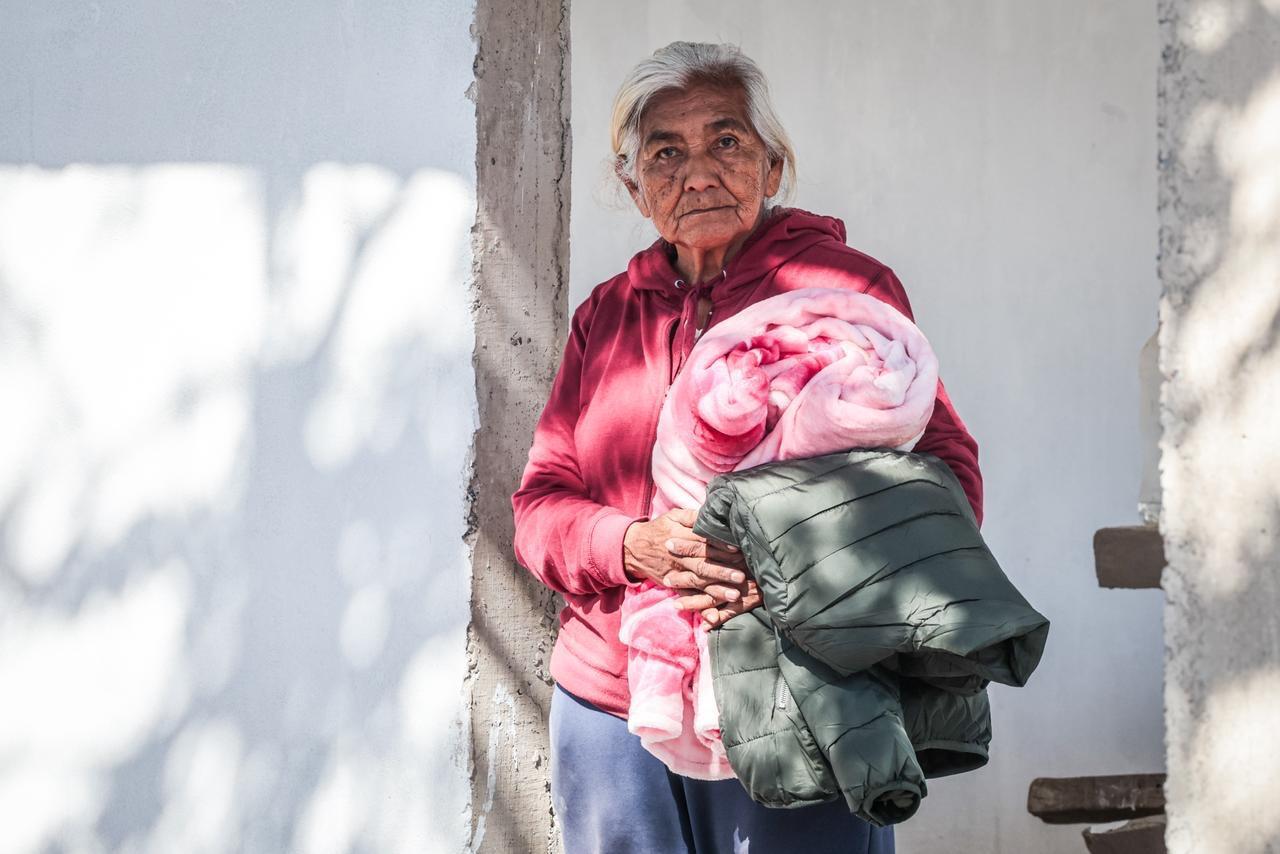 entrega gobierno de sinaloa chamarras y cobijas calientitas a familias serranas de ahome