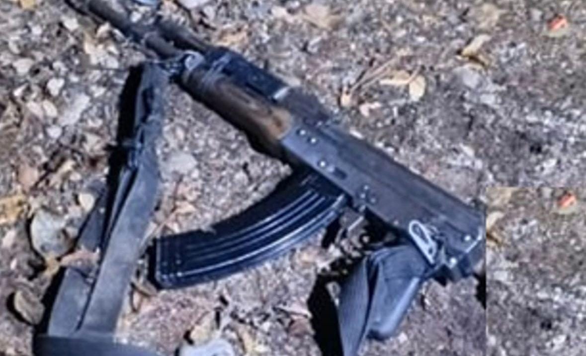 arma asegurada a los atacantes