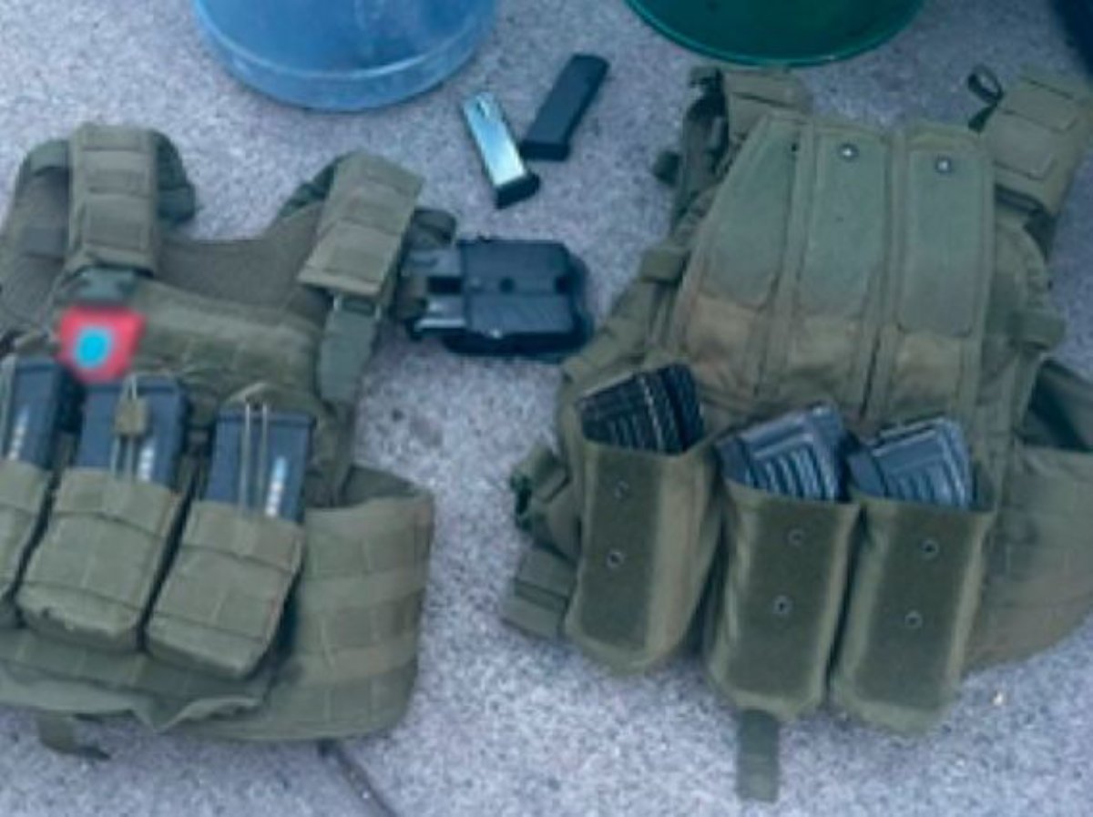 Chalecos tácticos con cargadores para armas largas