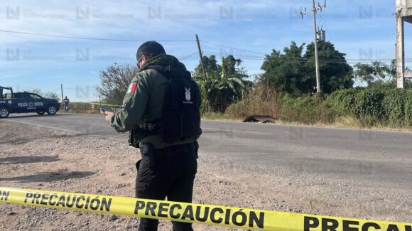 Arrojan el cadáver de un hombre sobre la carretera Villa Juárez-Las Puentes en Navolato, Sinaloa