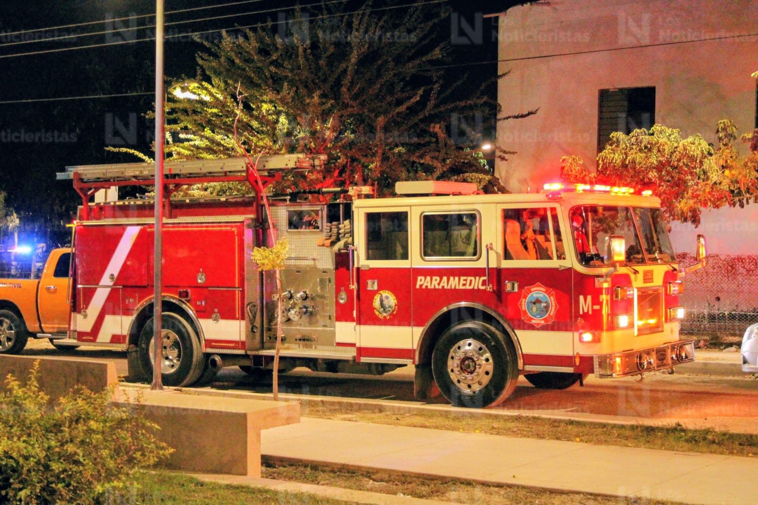 Bomberos de Mazatlán atienden incendio provocado por artefacto explosivo
