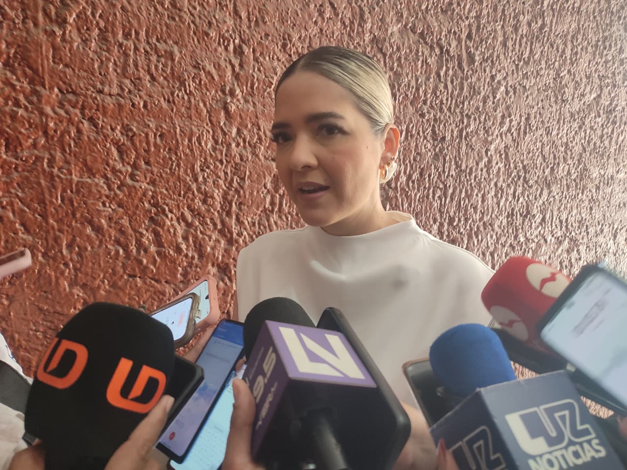 artistas para carnaval de mazatlan alcaldesa