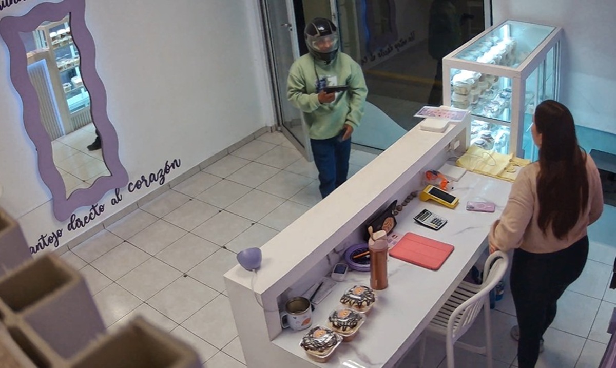Asaltan tienda de roles de canela en Culiacán