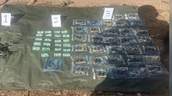 Personal militar asegura un dron y presunta mariguana y cocaína en las inmediaciones de la colonia Adolfo López Mateos en Culiacán