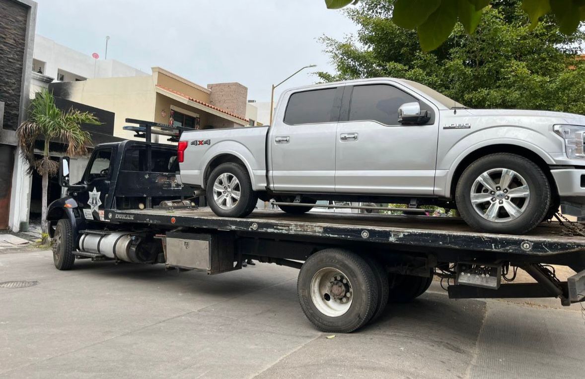 aseguran armas y autos en portalegre culiacan