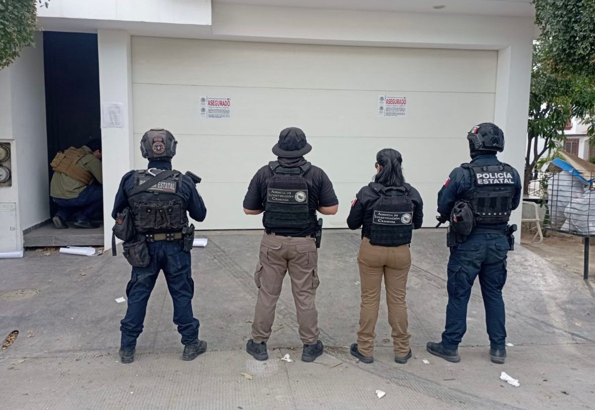 aseguran armas y autos en portalegre culiacan
