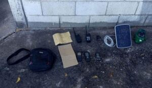 Aseguran radios, celulares y claves de comunicación en El Tamarindo, Culiacán