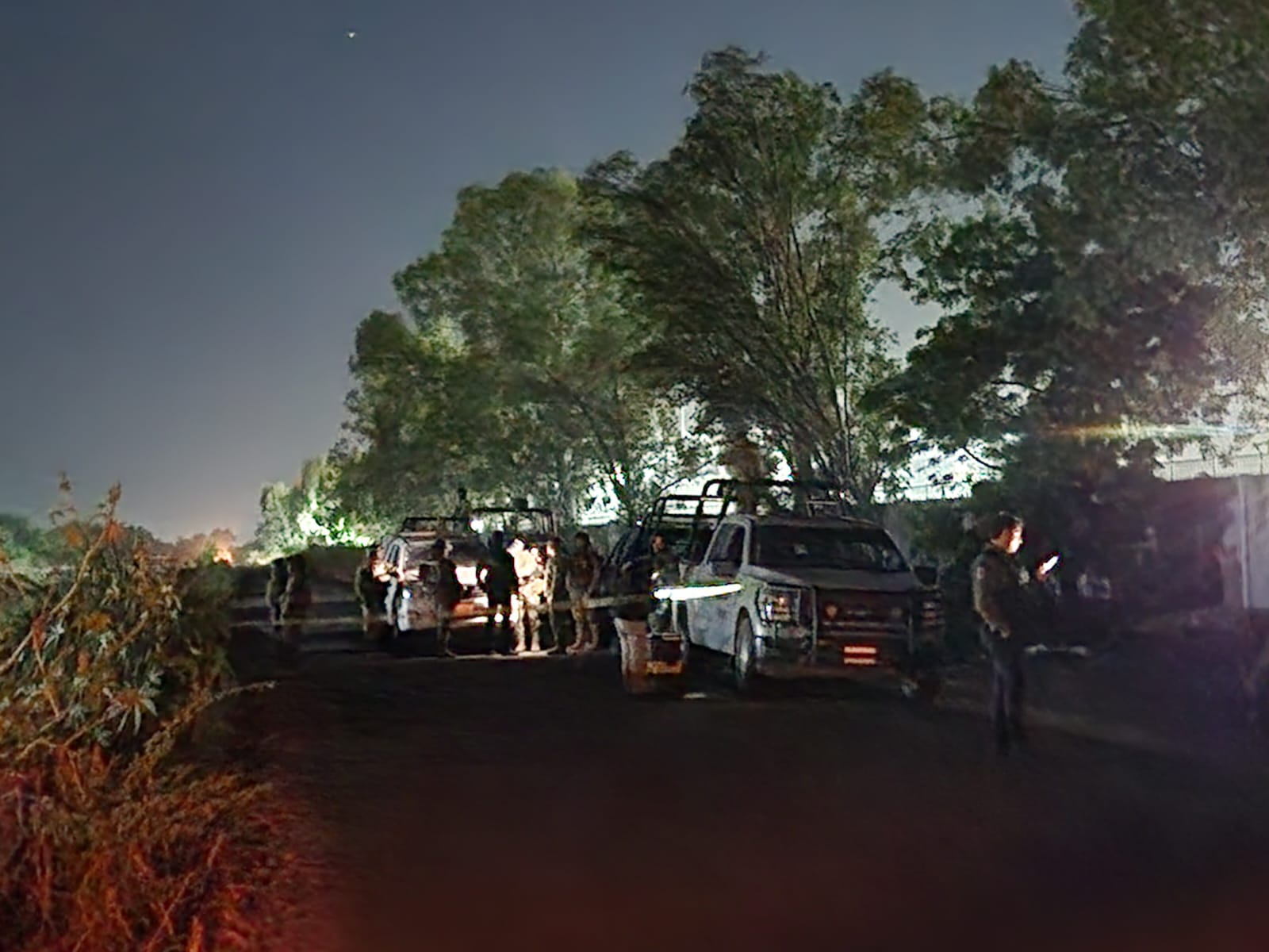 elementos de Marina resguardan zona donde localizaron hombre asesinado