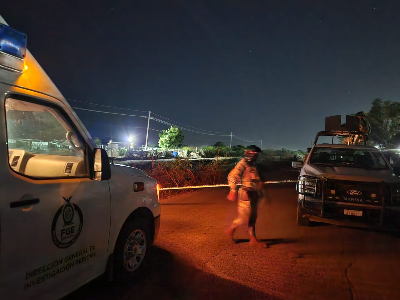 elementos de Marina resguardan zona donde localizaron hombre asesinado