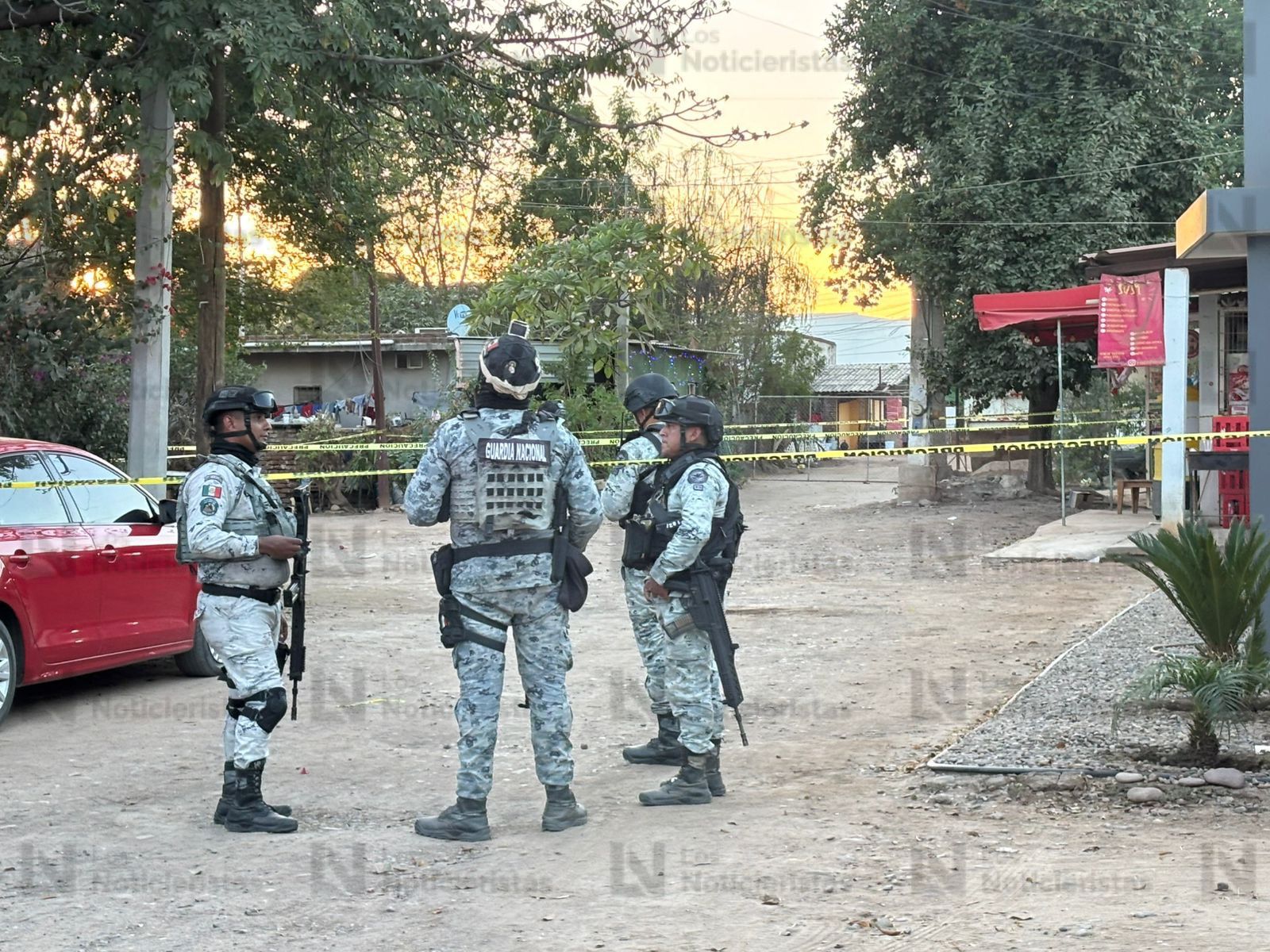 Guardia Nacional resguarda el lugar donde un hombre fue baleado en la Loma de Rodriguera, en Culiacán