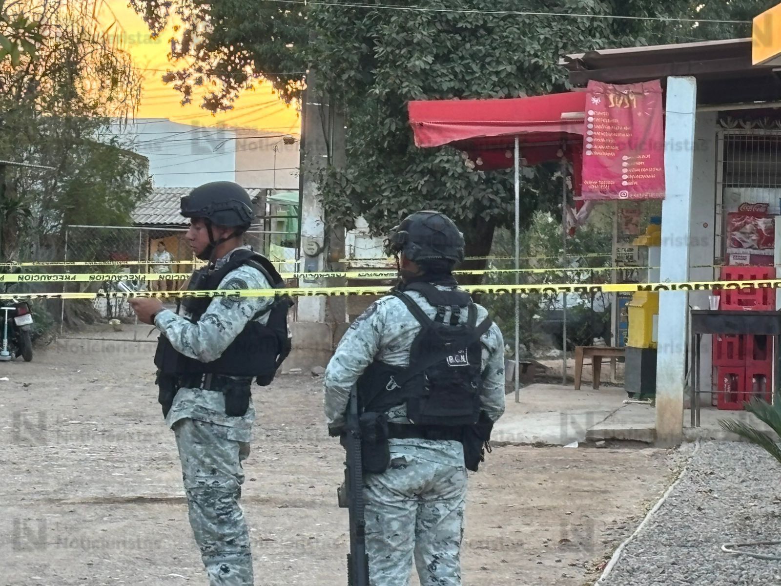 Guardia Nacional resguarda el lugar donde un hombre fue baleado en la Loma de Rodriguera, en Culiacán