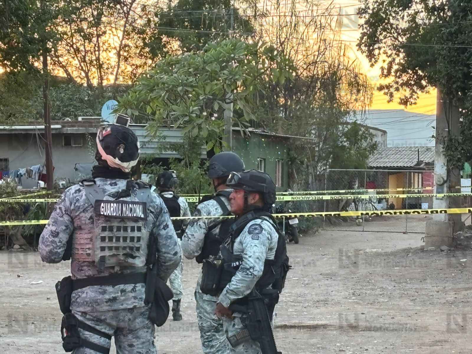 Guardia Nacional resguarda el lugar donde un hombre fue baleado en la Loma de Rodriguera, en Culiacán