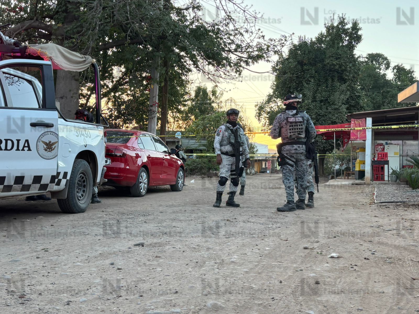 Guardia Nacional resguarda el lugar donde un hombre fue baleado en la Loma de Rodriguera, en Culiacán