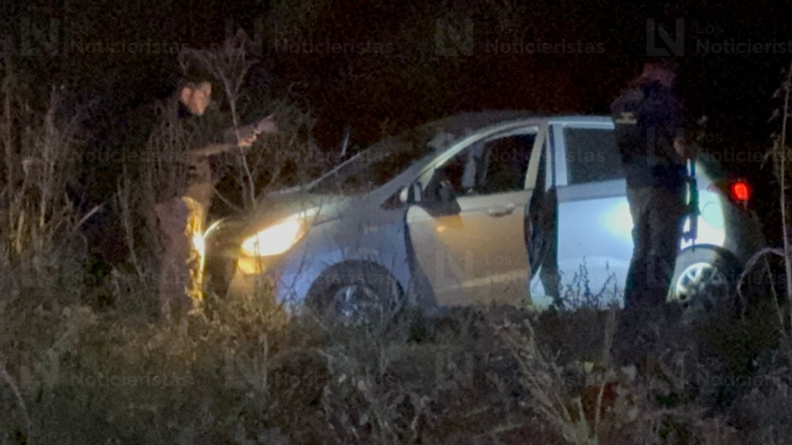 Autoridades integran evidencias en el lugar del ataque armado en contra de pareja