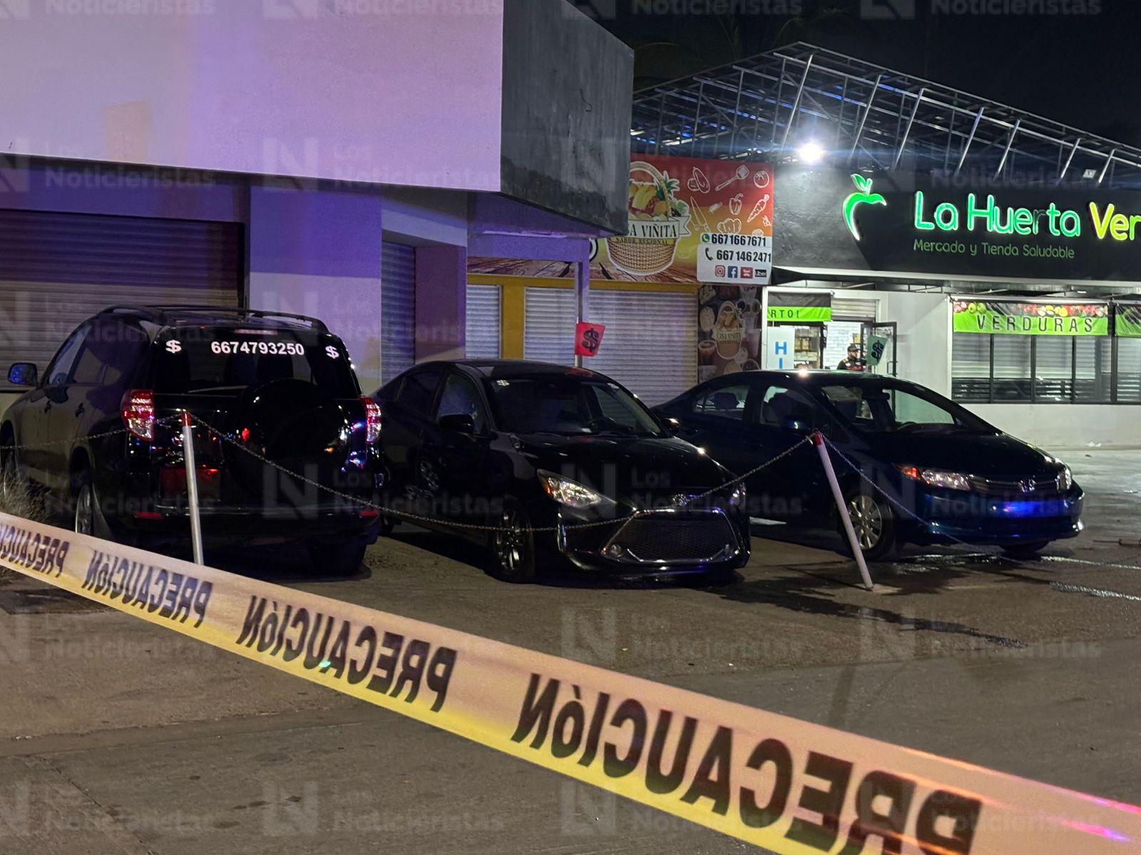 Atacan a balazos tres vehículos en venta en plaza del sector Tres Ríos, en Culiacán