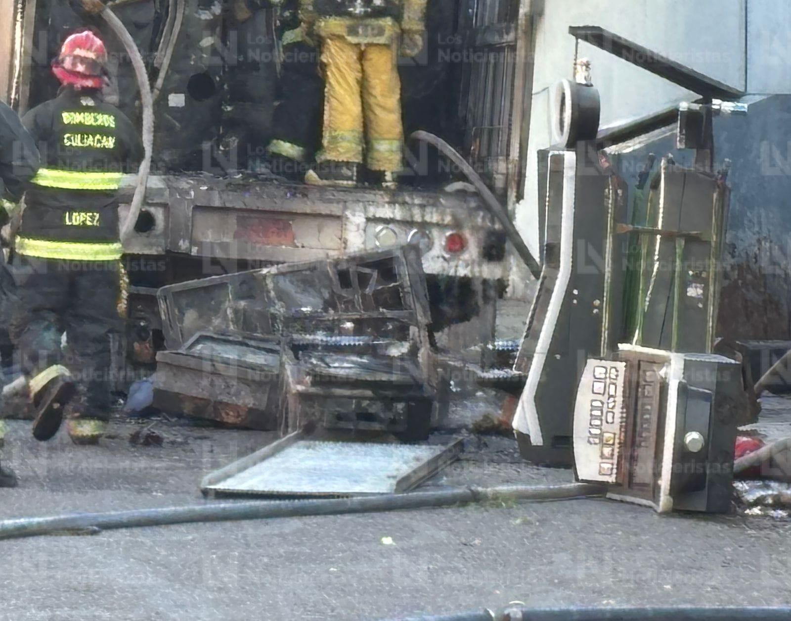 atacan casino y queman trailer que se encontraba afuera