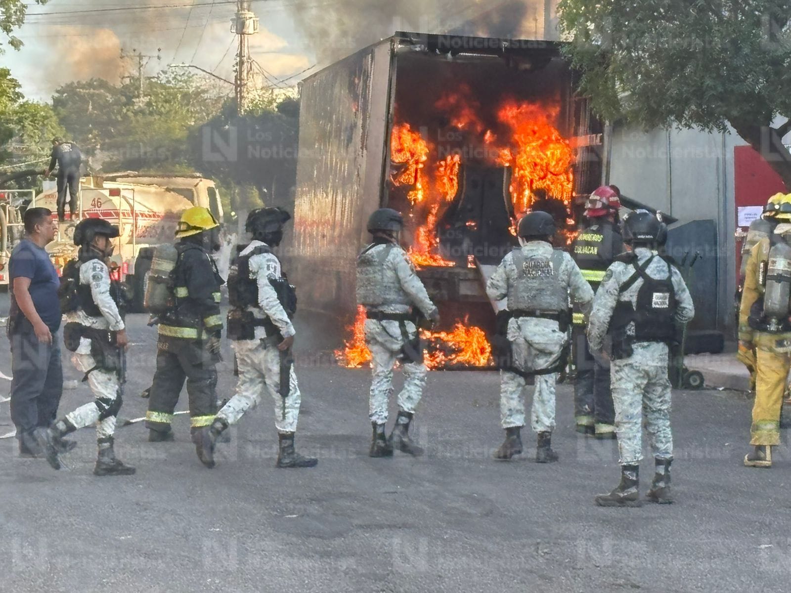 atacan casino y queman trailer que se encontraba afuera