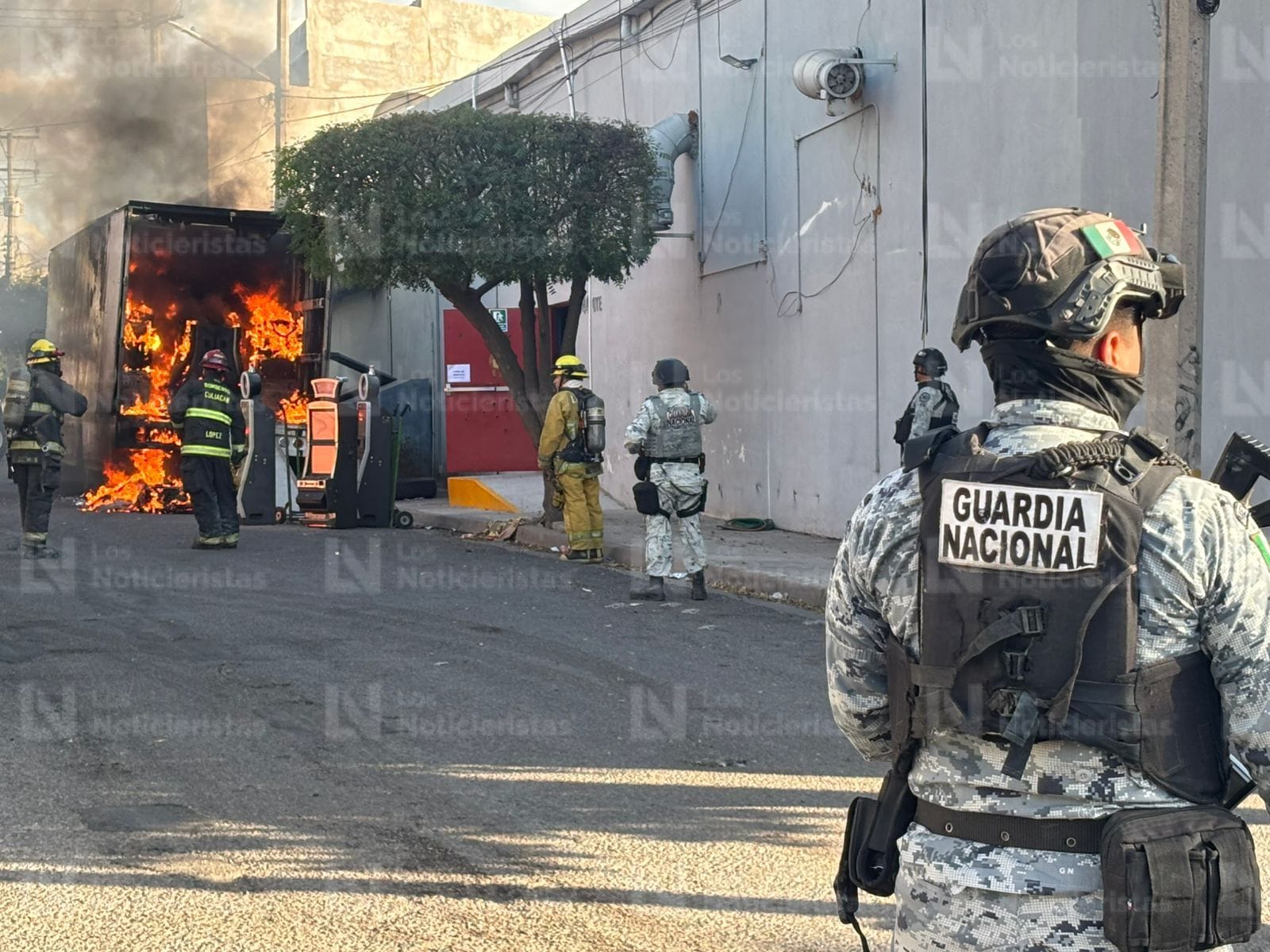 atacan casino y queman tráiler que se encontraba afuera