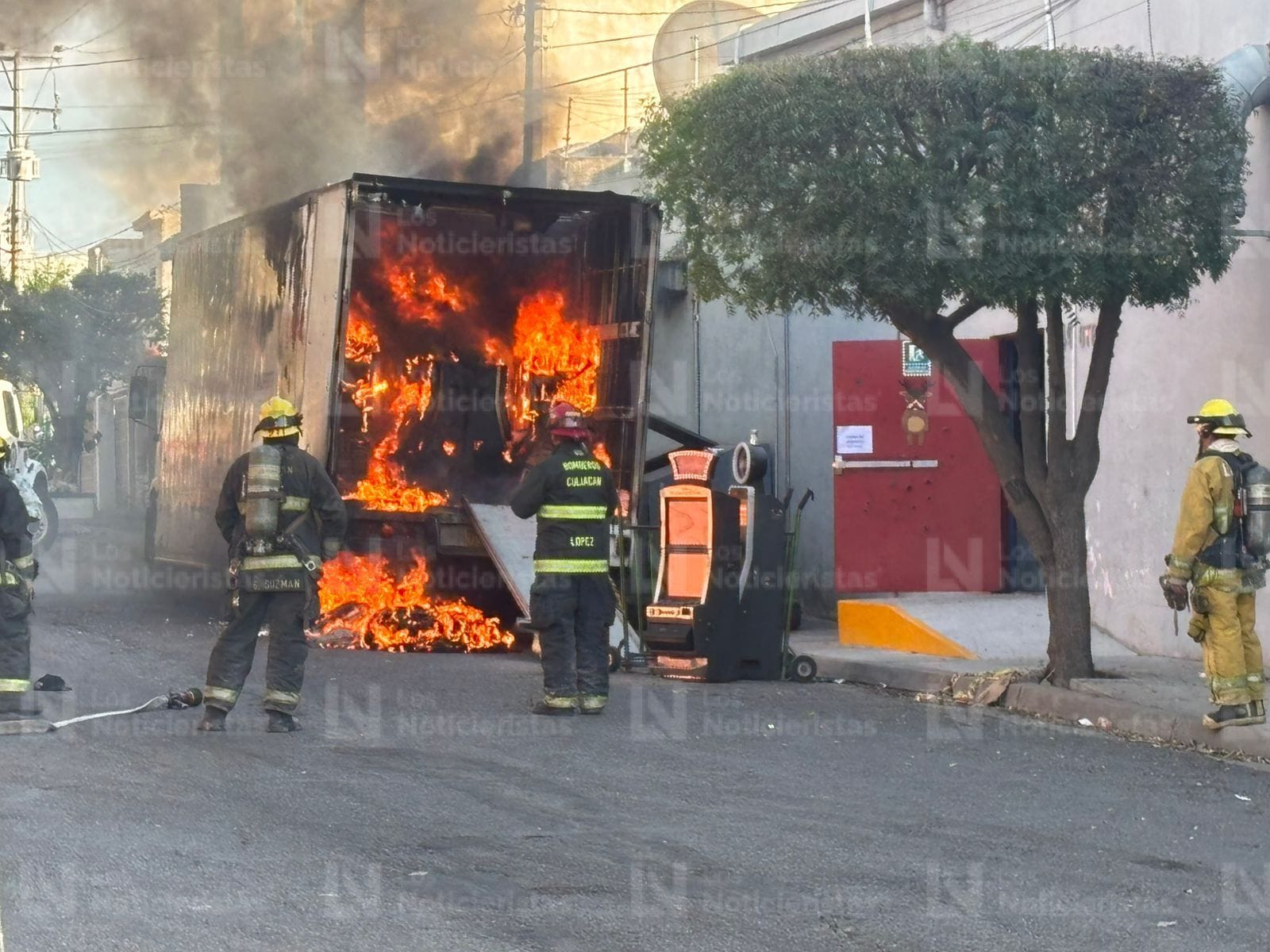 atacan casino y queman tráiler que se encontraba afuera