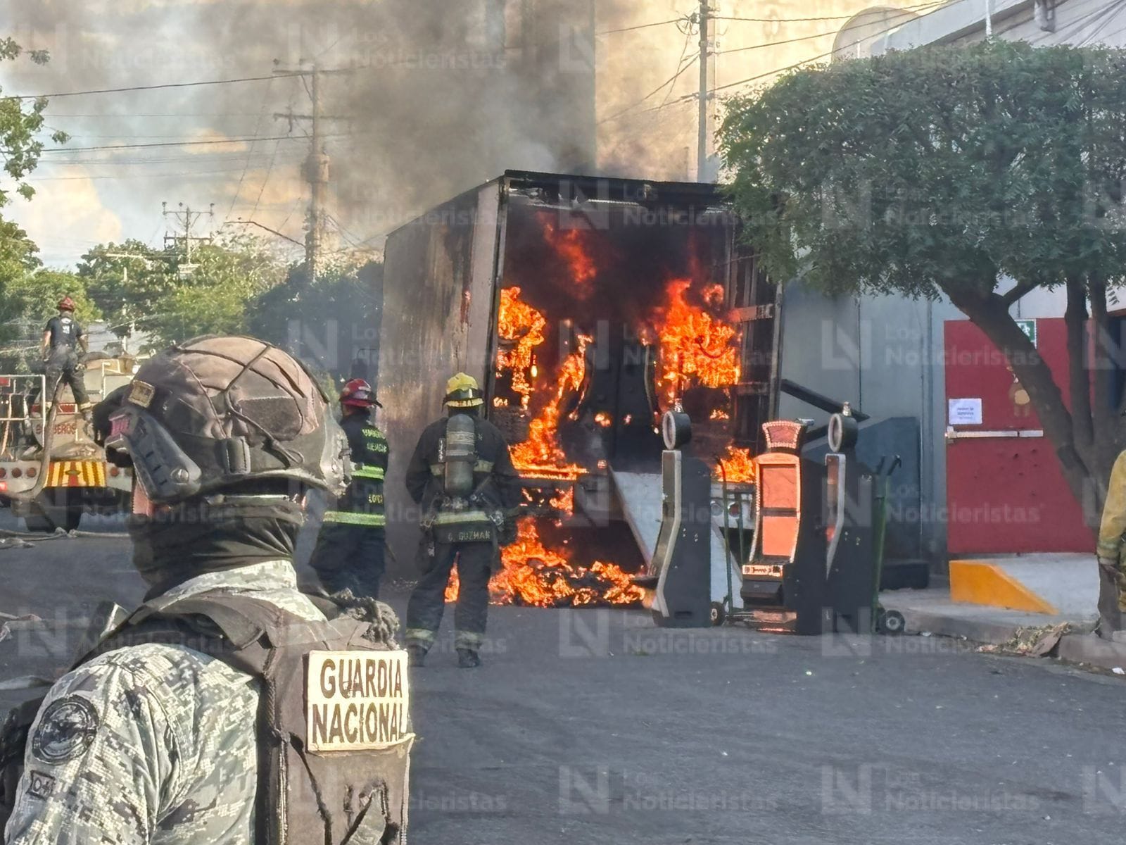 atacan casino y queman tráiler que se encontraba afuera