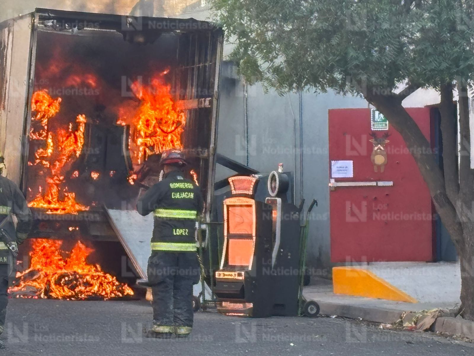 atacan casino y queman tráiler que se encontraba afuera