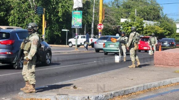 Atacan con armas largas a limpiavidrios en crucero Las Quintas y muere en un hospital de Culiacán, Sinaloa