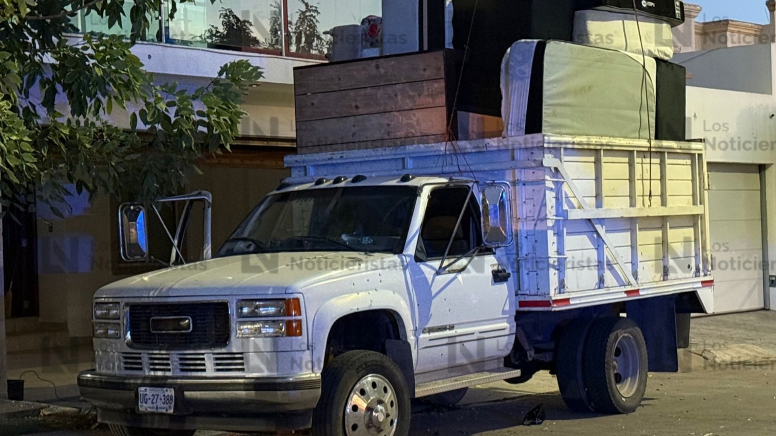 Atacan a balazos a camioneta de mudanza en la Conquista en Culiacán