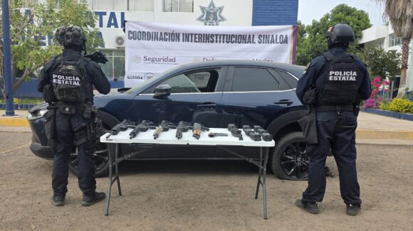 ¡Traía armamento! Aseguran vehículo robado y abandonado en un baldío en Tres Ríos, Culiacán, Sinaloa