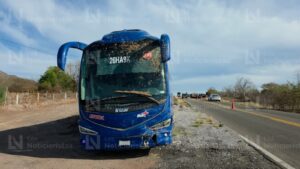Autobús involucrado en accidente en Guamúchil