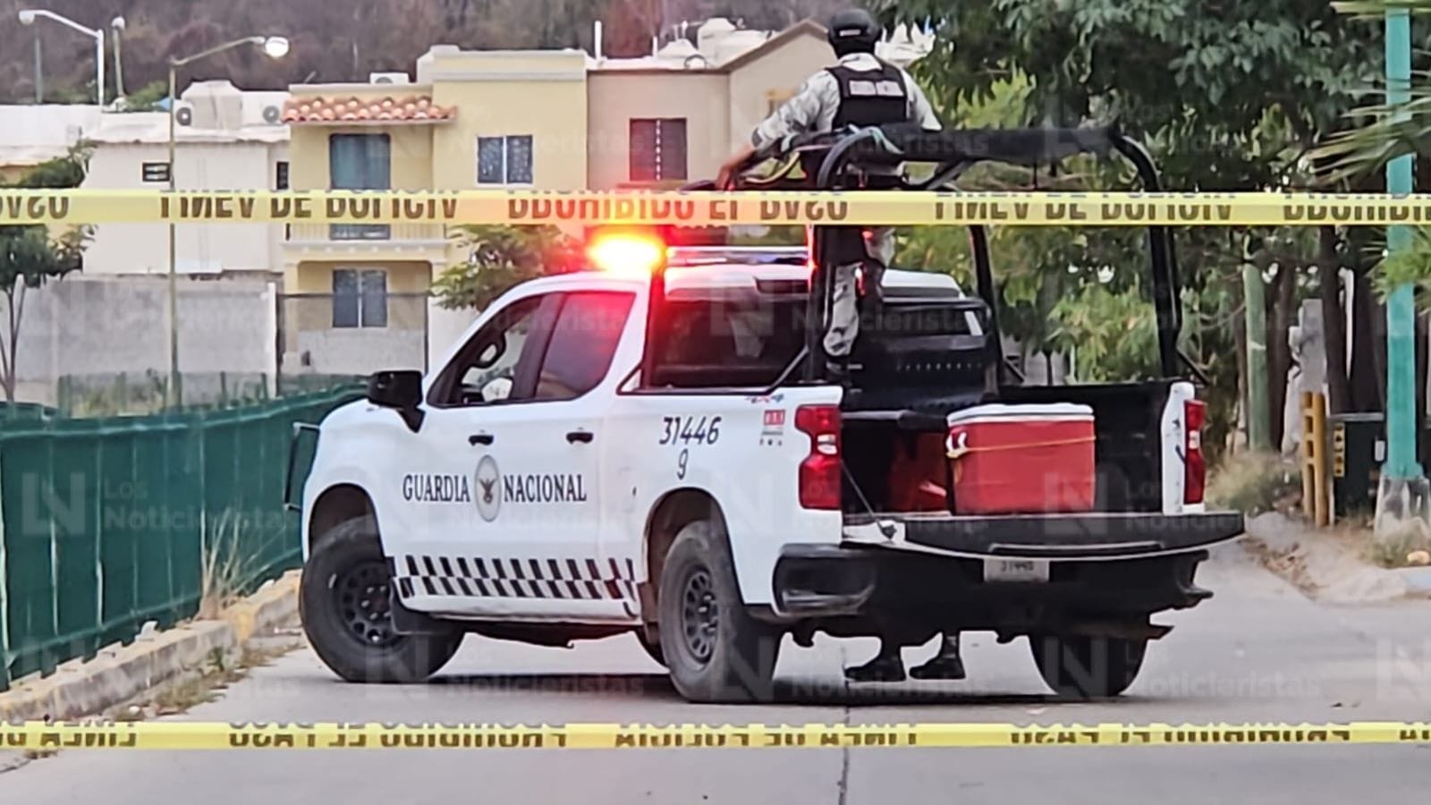 autoridades aseguran vehiculo accidentado en culiacan (