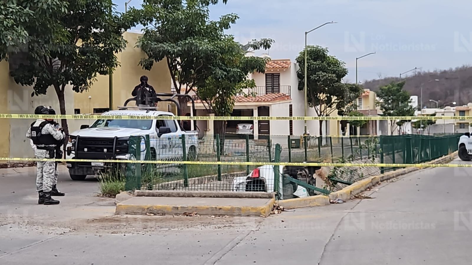 autoridades aseguran vehiculo accidentado en culiacan