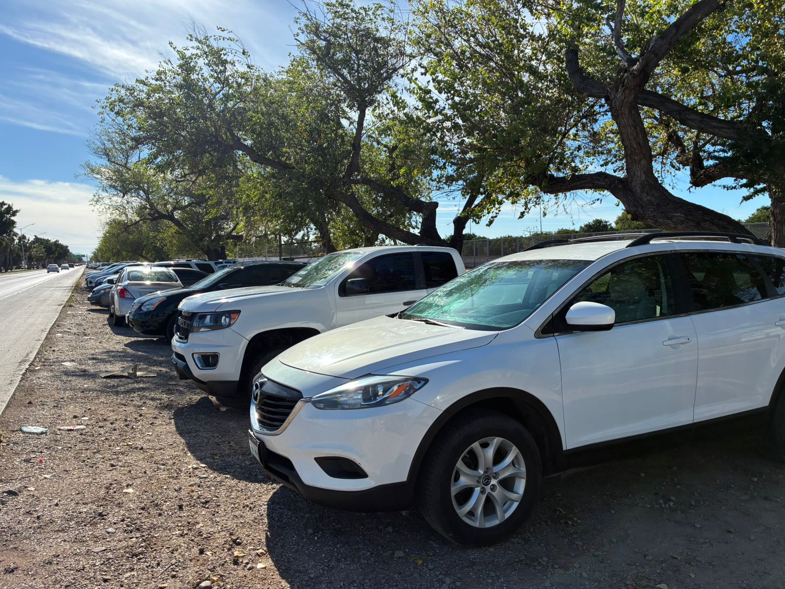 Autos chocolate de venta en lote de Los Mochis