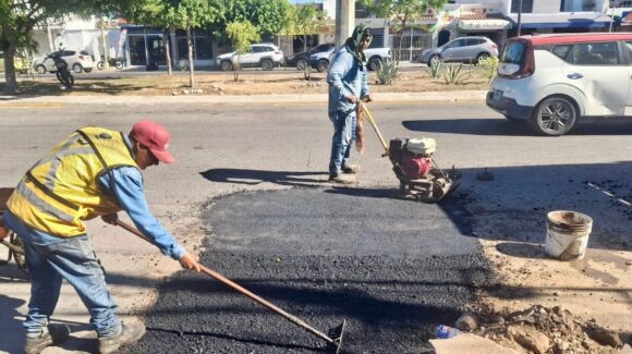 Refuerza Gobierno de Mazatlán, Sinaloa programa de bacheo en puntos estratégicos de la ciudad
