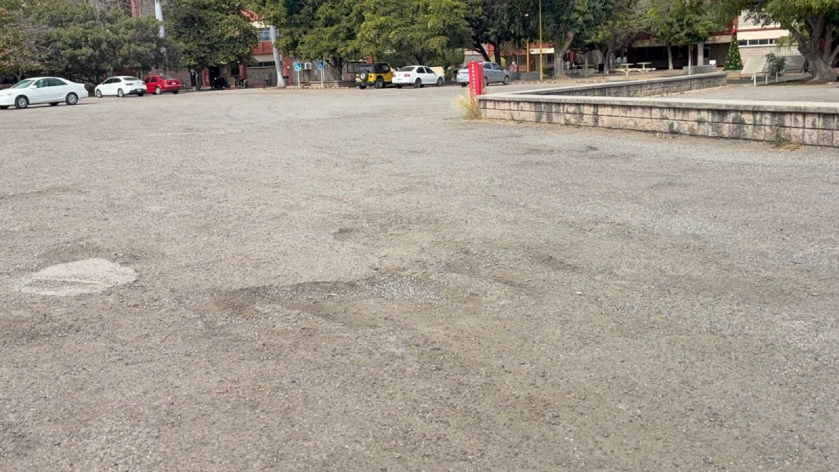 baches en estacionamiento de la uadeo los mochis sin