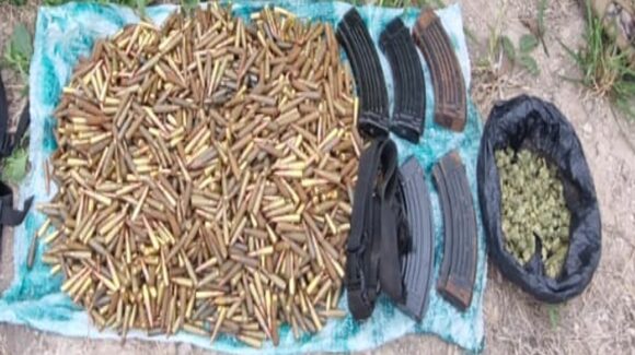 Ejército asegura cargadores, cartuchos y mariguana durante operativo en Escuinapa, Sinaloa