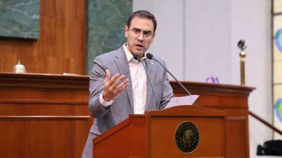 “No nos quedó el saco; a quien le quede que se lo ponga”, responde el PRI a Serapio Vargas por señalamientos en el Congreso de Sinaloa
