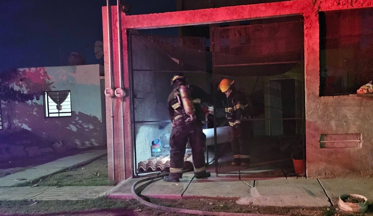 Bomberos Veteranos atienden fuga de gas en Mazatlán
